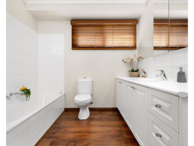 17 Cheriton Drive, Mooroolbark VIC 3138