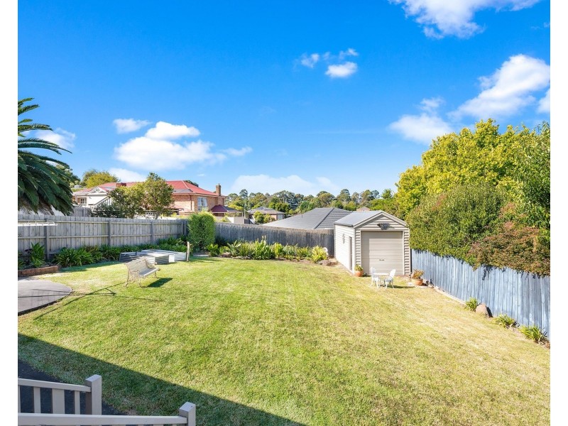 17 Cheriton Drive, Mooroolbark VIC 3138