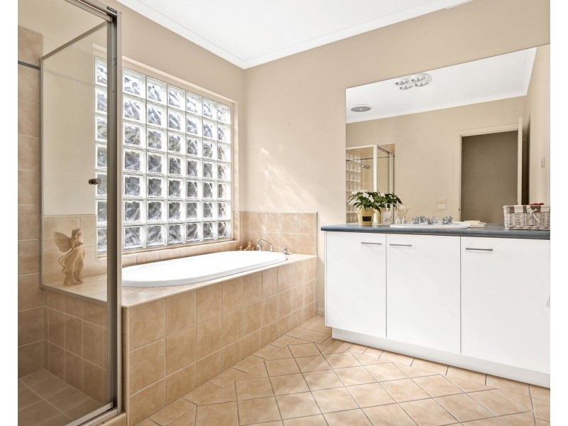 4 Shadi Rise, Yarra Glen VIC 3775