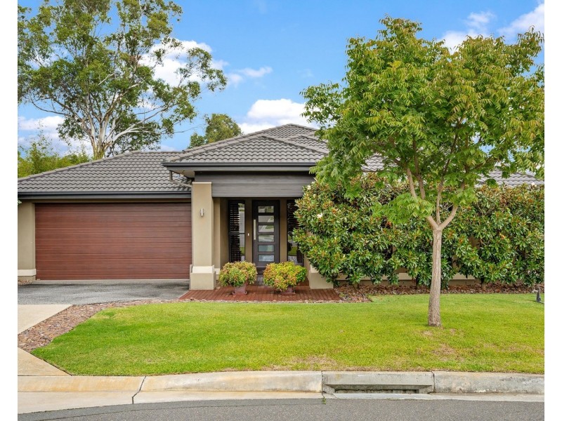 19 Regal Terrace, Mooroolbark VIC 3138