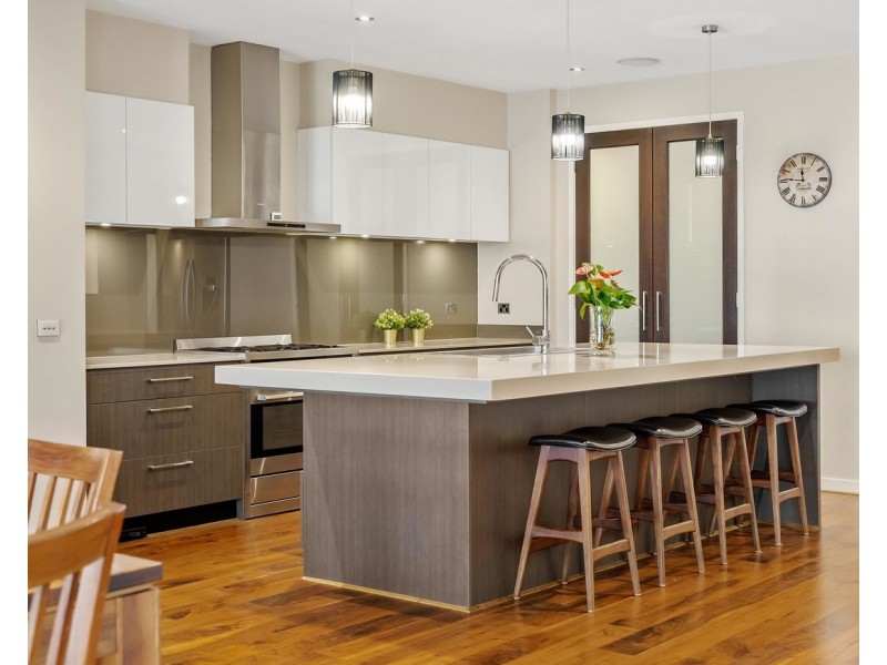19 Regal Terrace, Mooroolbark VIC 3138