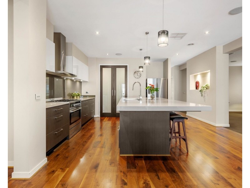 19 Regal Terrace, Mooroolbark VIC 3138