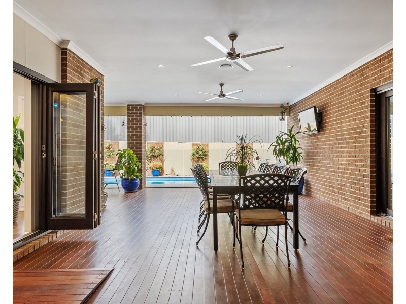19 Regal Terrace, Mooroolbark VIC 3138