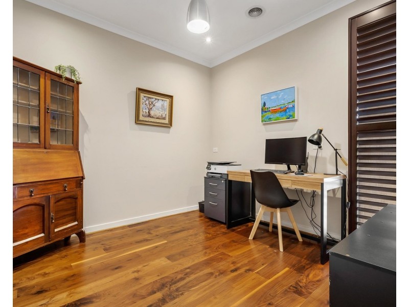 19 Regal Terrace, Mooroolbark VIC 3138