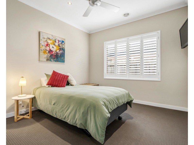 19 Regal Terrace, Mooroolbark VIC 3138