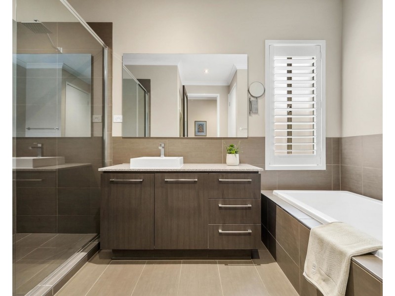 19 Regal Terrace, Mooroolbark VIC 3138