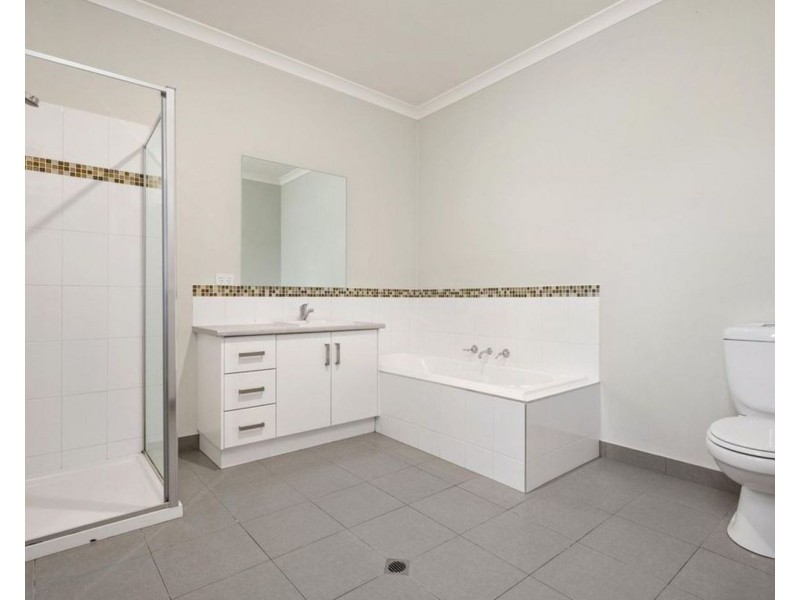 2/63 Victoria Road, Lilydale VIC 3140