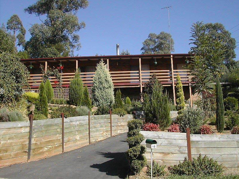 10 Candy  Close, Seville VIC 3139