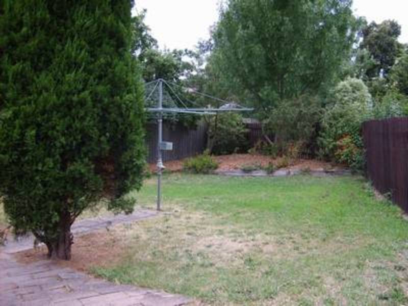 26 Zina Grove, Mooroolbark VIC 3138