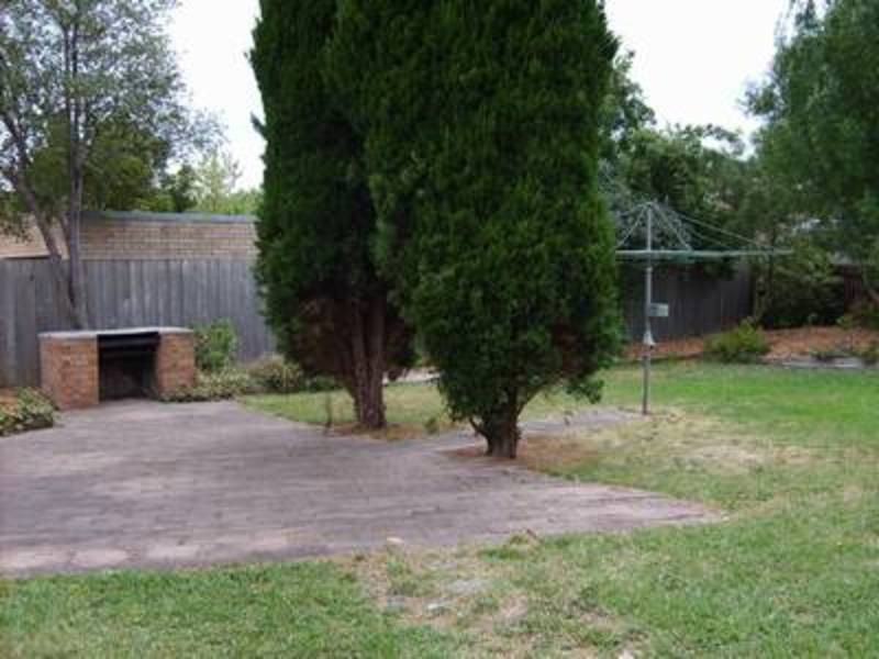 26 Zina Grove, Mooroolbark VIC 3138