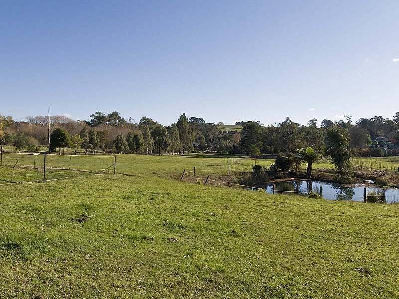 35 Beenak  Road, Wandin North VIC 3139