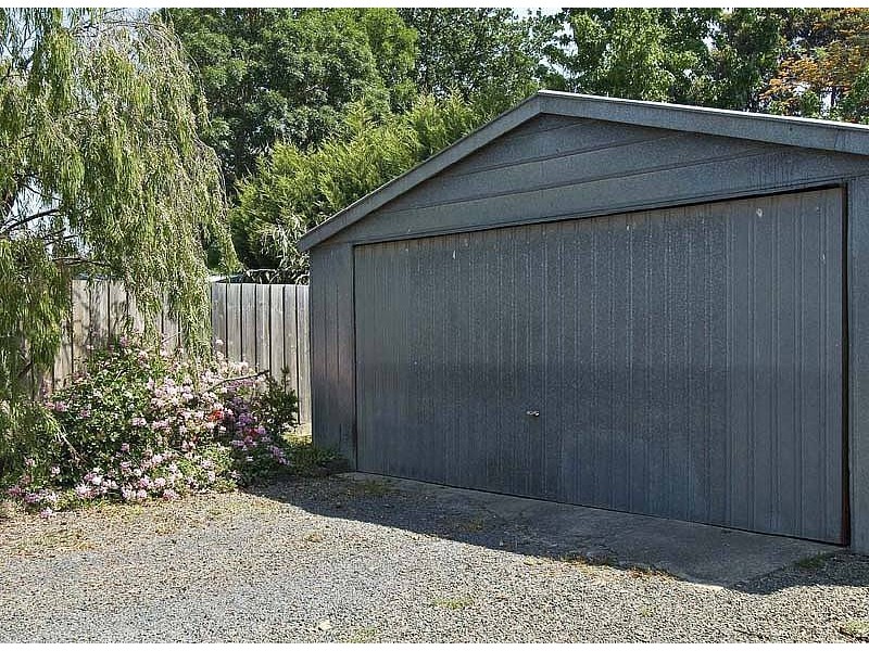 2 Lauriston Drive, Coldstream VIC 3770