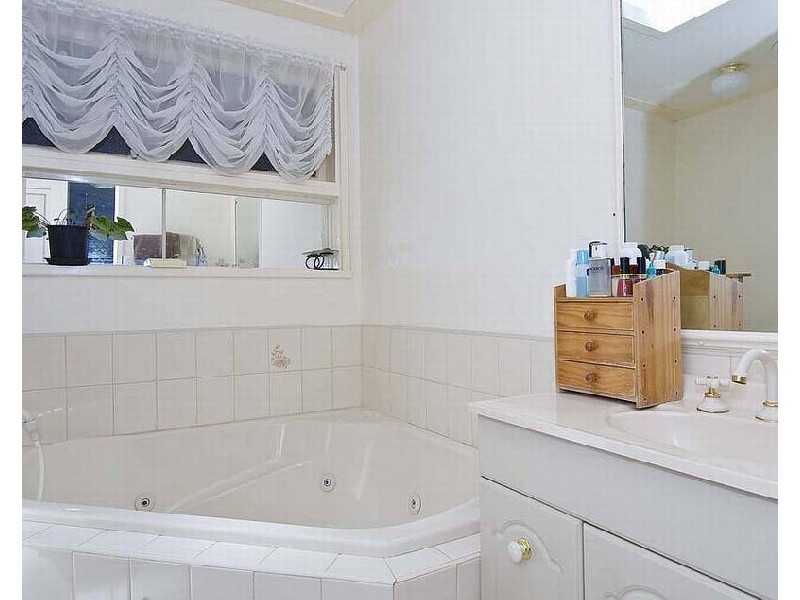 3 View Point Drive, Chirnside Park VIC 3116