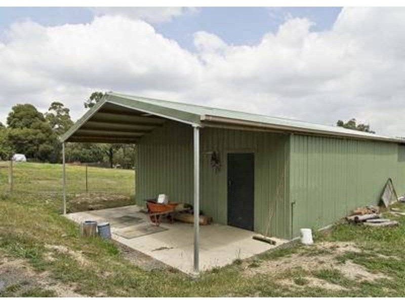 14 Carter Street, Launching Place VIC 3139
