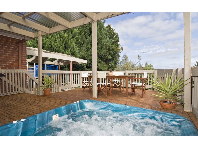 13 Highleigh Court, Mooroolbark VIC 3138