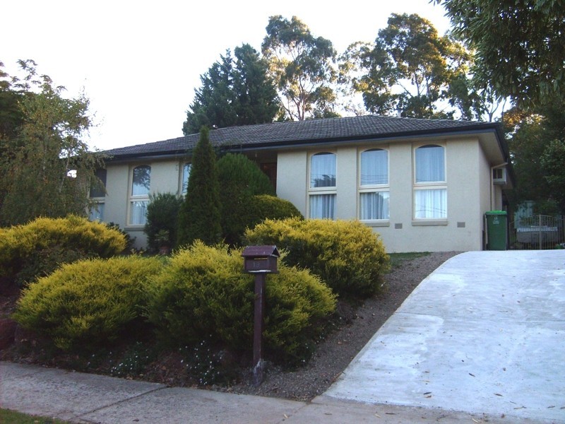 19 Barina Avenue, Mooroolbark VIC 3138