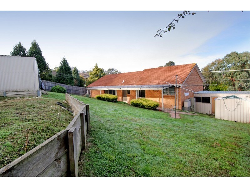 1 Merrill Court, Mooroolbark VIC 3138