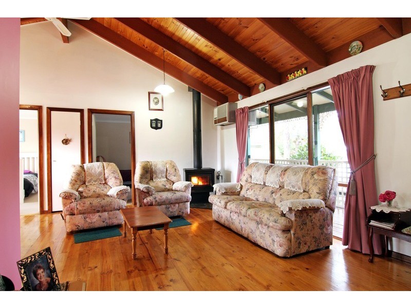 19 Weymar Crescent, Wandin North VIC 3139