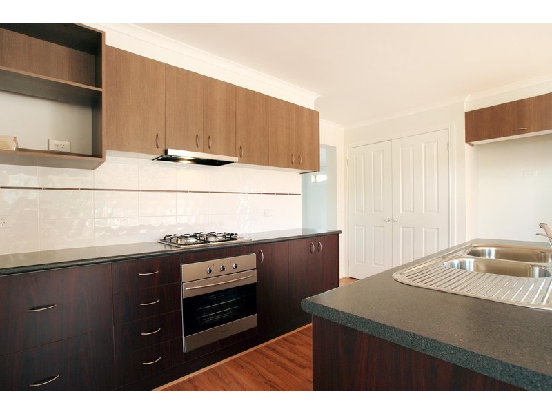 2/17 Wimbledon Court, Mooroolbark VIC 3138