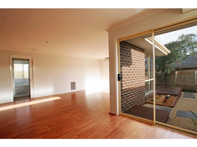 2/17 Wimbledon Court, Mooroolbark VIC 3138