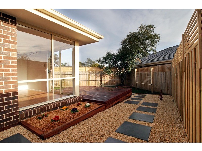 2/17 Wimbledon Court, Mooroolbark VIC 3138