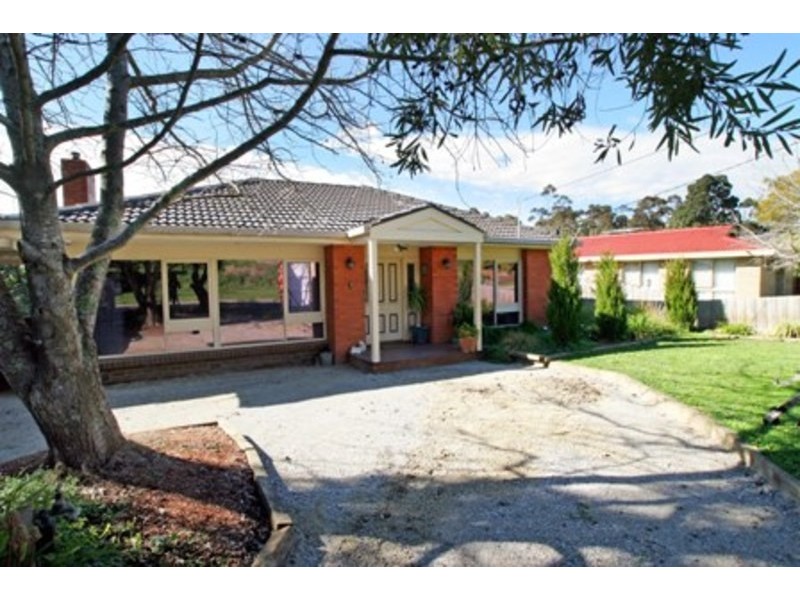 16 Clubpoint Drive, Chirnside Park VIC 3116