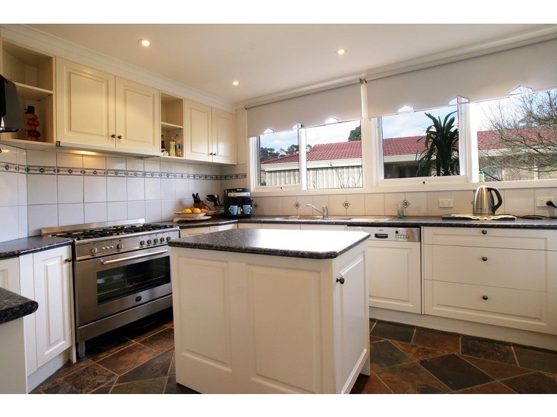 16 Clubpoint Drive, Chirnside Park VIC 3116