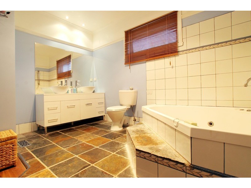 16 Clubpoint Drive, Chirnside Park VIC 3116