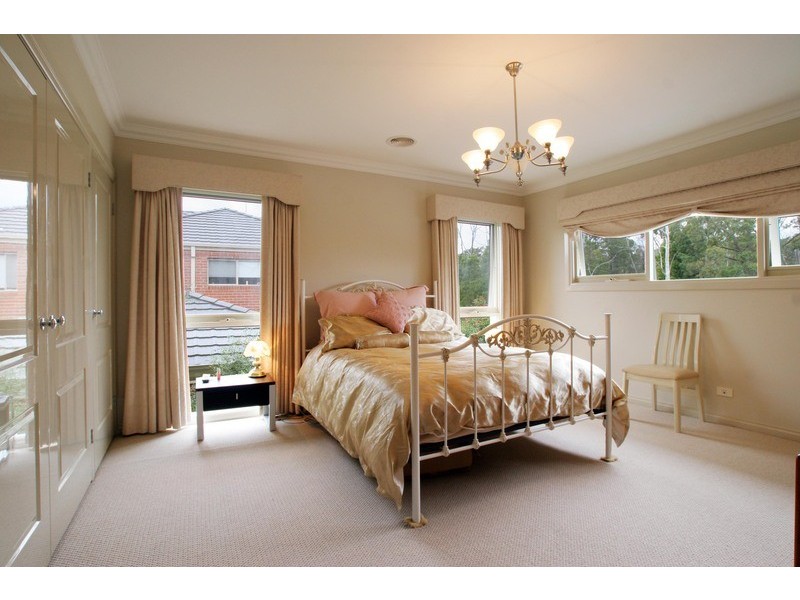 32 Valley Park Drive, Mooroolbark VIC 3138