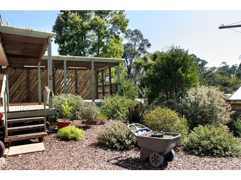 15 Old Warburton Road, Seville VIC 3139