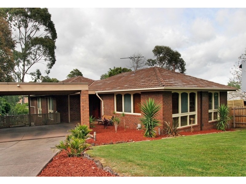 10 Savanna Drive, Mooroolbark VIC 3138