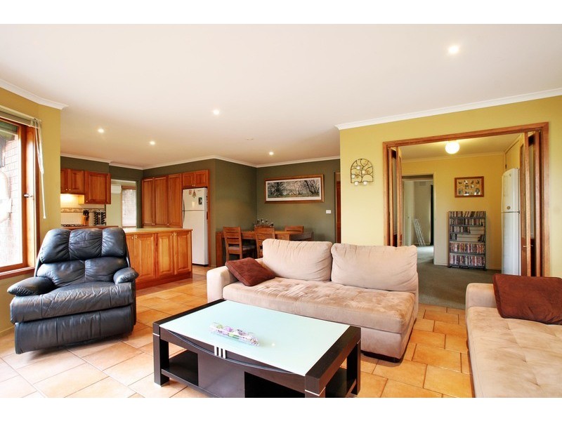 10 Savanna Drive, Mooroolbark VIC 3138