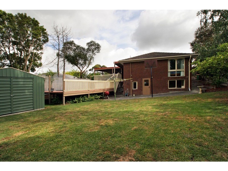 10 Savanna Drive, Mooroolbark VIC 3138