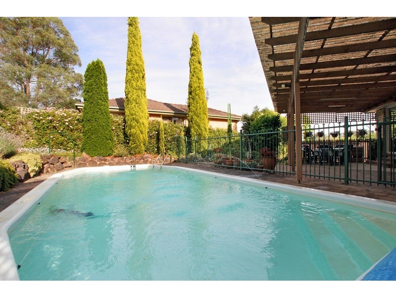 12 Shakespeare Avenue, Mooroolbark VIC 3138