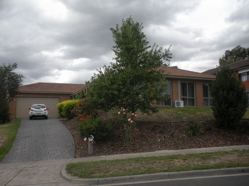 27 Highview Drive, Mooroolbark VIC 3138