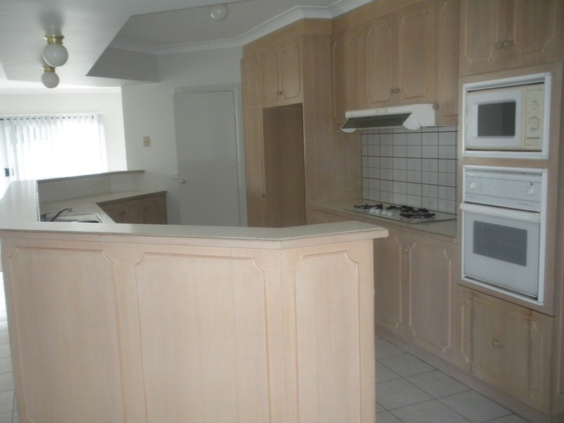 27 Highview Drive, Mooroolbark VIC 3138