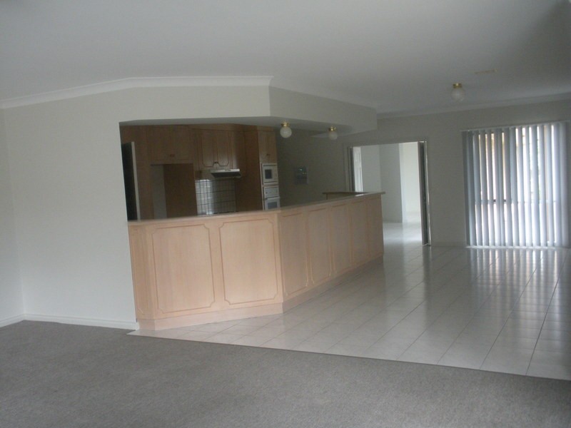 27 Highview Drive, Mooroolbark VIC 3138