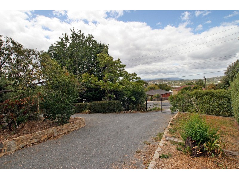 63 Victoria Road, Chirnside Park VIC 3116