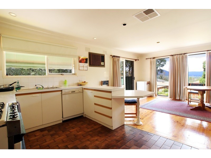 3 Huntly Avenue, Mooroolbark VIC 3138