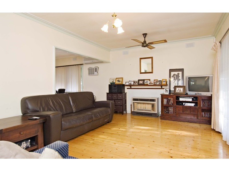 97 Mount View Parade, Croydon VIC 3136