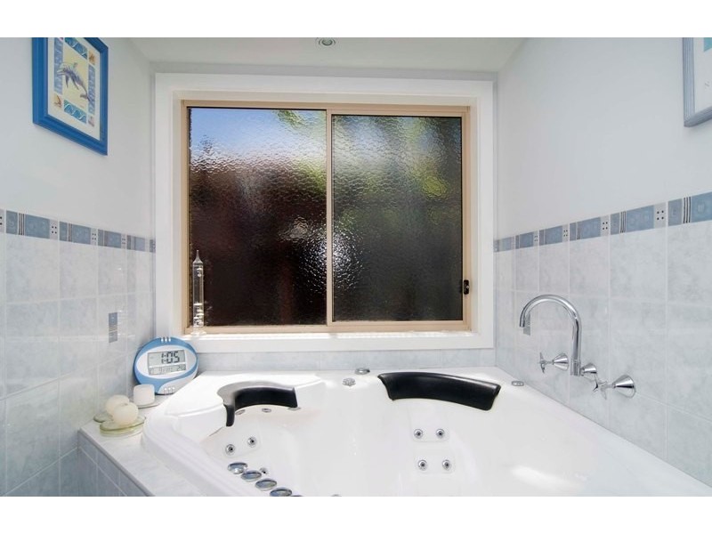 98 Rolling Hills Road, Chirnside Park VIC 3116