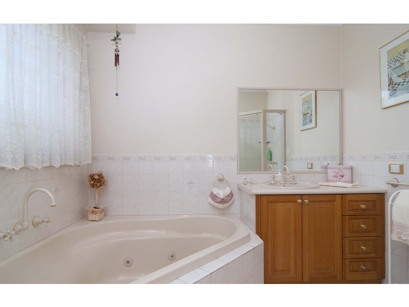 57 Alpine Way, Kilsyth VIC 3137