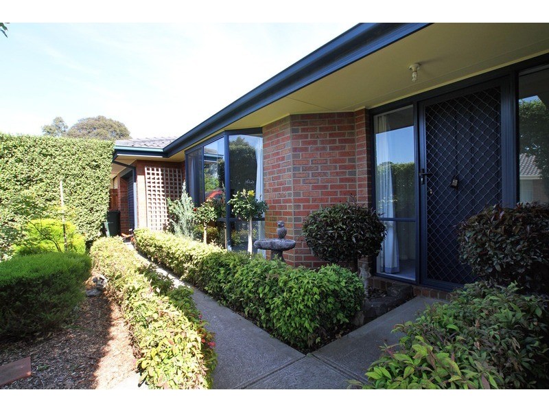 16 Snowgum Drive, Kilsyth VIC 3137