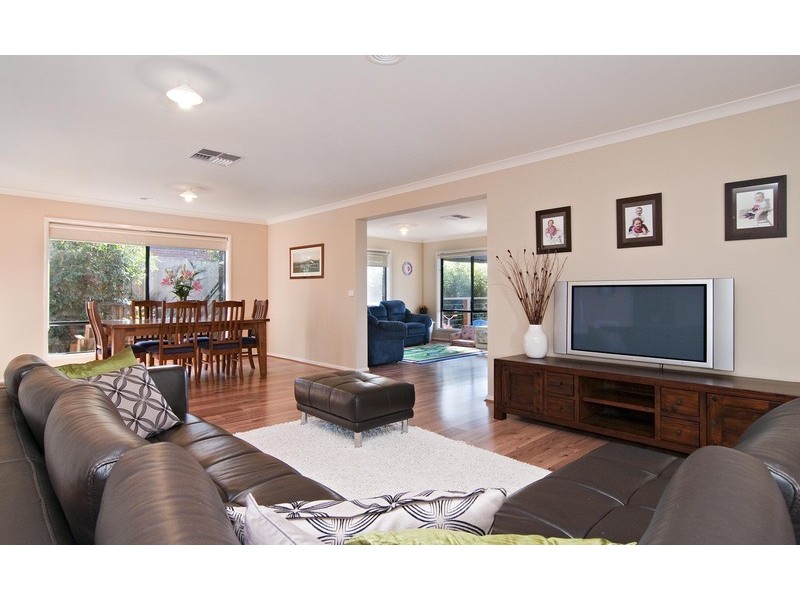 3 Hill View Rise, Mooroolbark VIC 3138