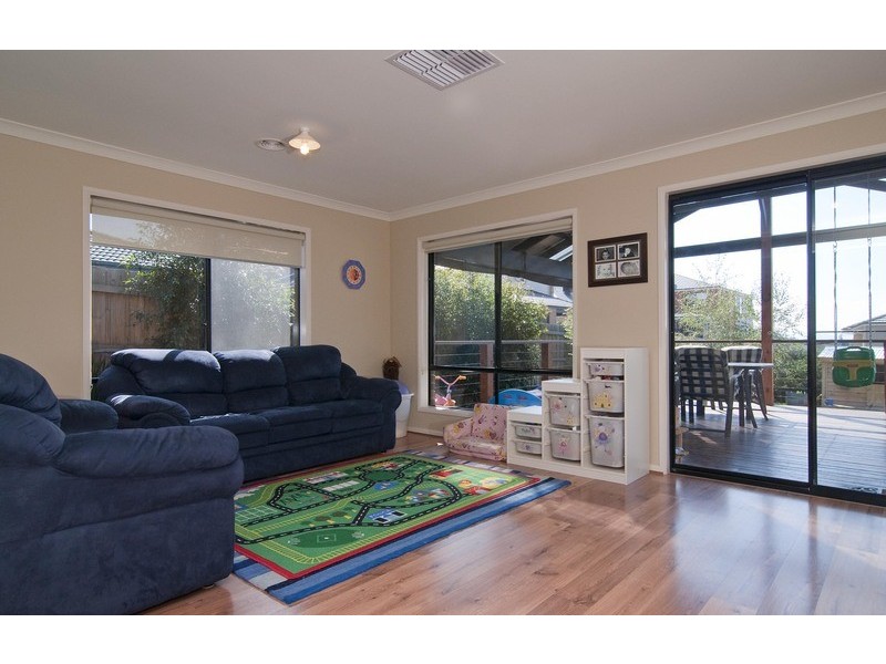 3 Hill View Rise, Mooroolbark VIC 3138