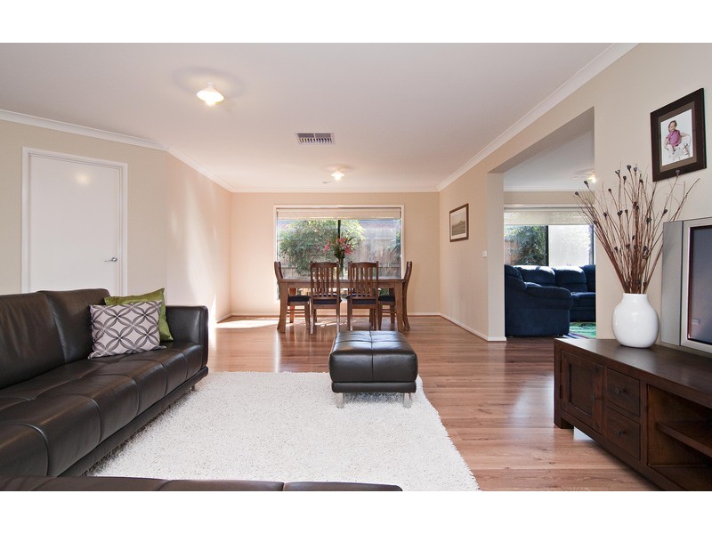 3 Hill View Rise, Mooroolbark VIC 3138