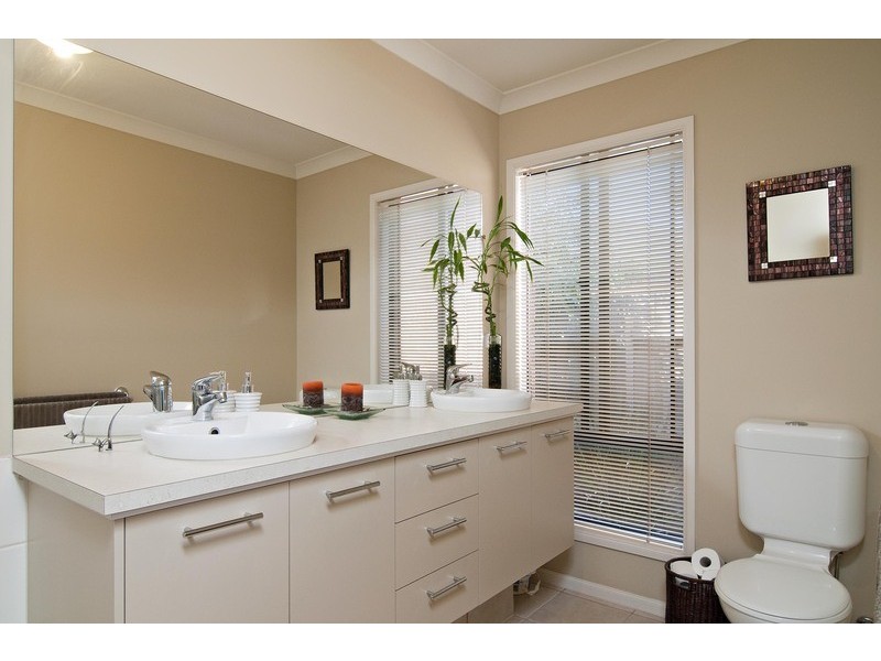 3 Hill View Rise, Mooroolbark VIC 3138