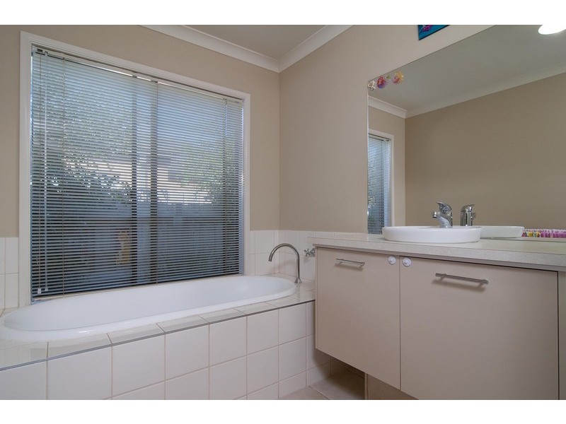 3 Hill View Rise, Mooroolbark VIC 3138