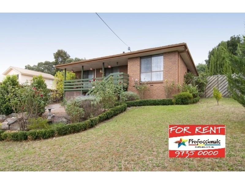 17 Penola Drive, Seville VIC 3139