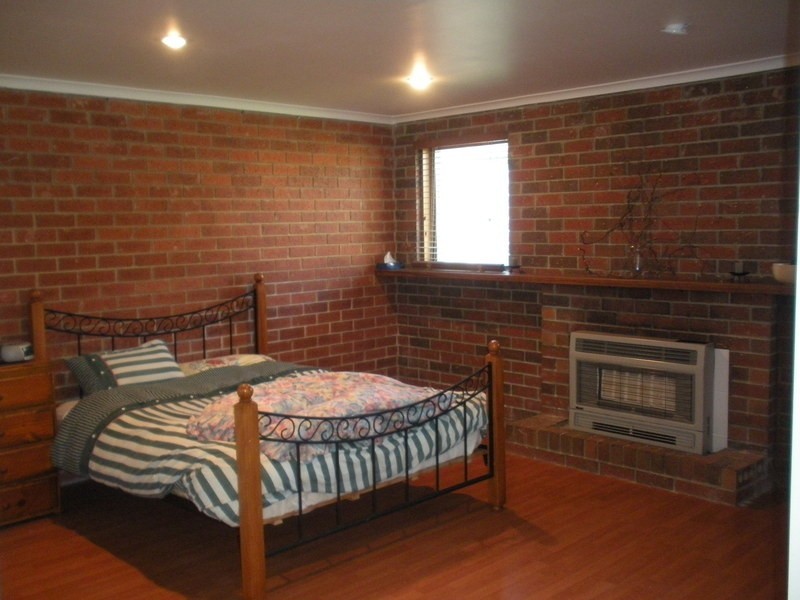 2a Olsen Close, Mooroolbark VIC 3138